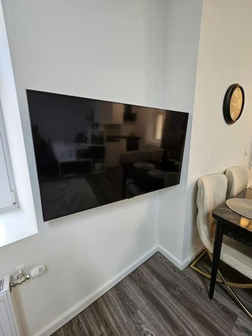 Affordable Suite In Vienna'S Hotpoint エクステリア 写真