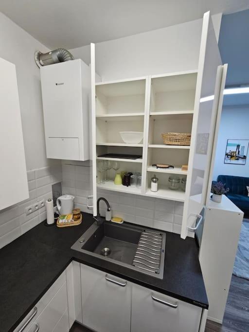 Affordable Suite In Vienna'S Hotpoint エクステリア 写真
